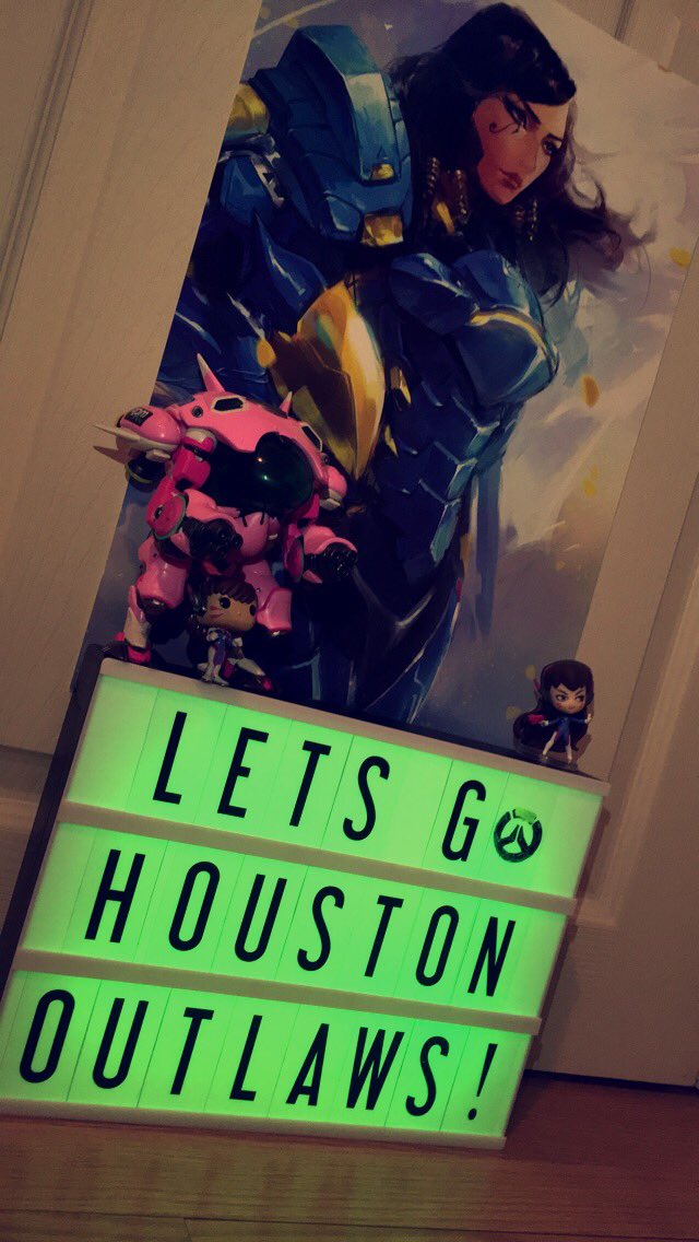 Karson_OW's tweet photo. Can't show my support with a jersey but I can show it from home with the Overwatch merch I do have 😊 constantly cheering on the @OutlawsOW 🖤💚 https://t.co/ZRuwm8N0Ki