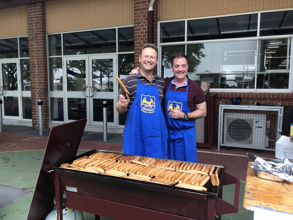 AshleighPisani's tweet photo. Here at Le Fevre Peninsula Primary Schoolβs Election Day BBQ. Stop by for snag and a chat #savotes2018 #snagvotes https://t.co/TJnjvCP2EN