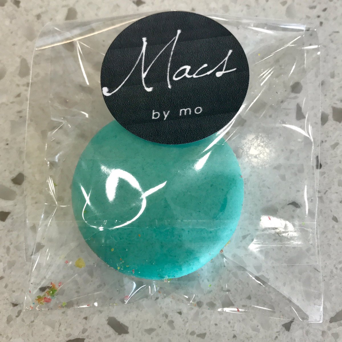 Fruity Pebble Mac! #macsbymo #macarons #fruitypebbles