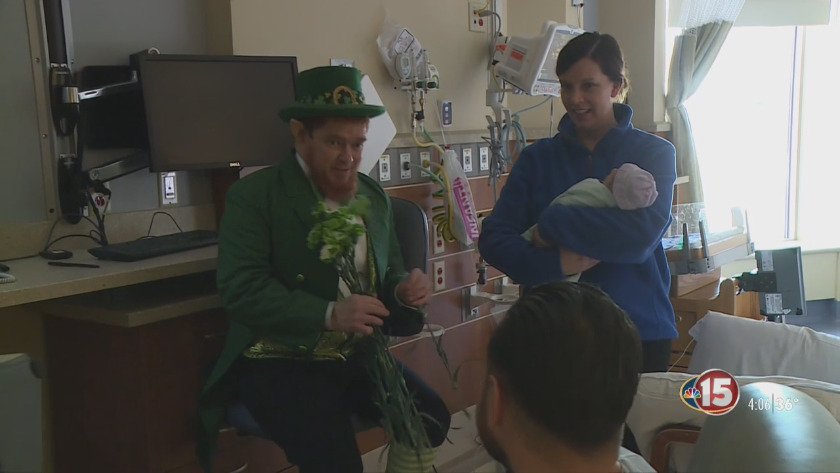 wmtv15news's tweet photo. Leprechaun visits children at local hospital. https://t.co/S3Efin5Oac https://t.co/mylt2gpX2f
