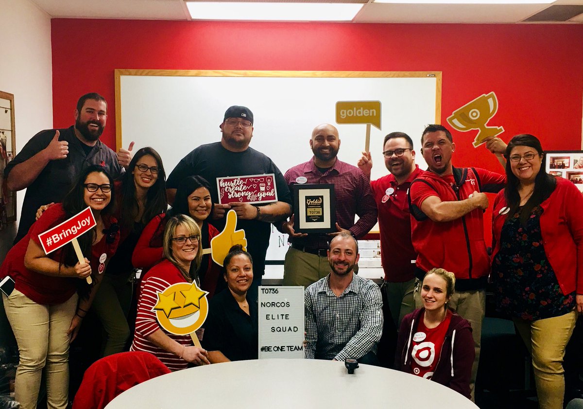 It’s takes an entire team to be #goldencontribution 💪🏽 #2017 #D232 #T0736 Looking forward to another year of bringing joy! #NorcosEliteSquad <a href="/WhitneyJellar/">Whitney</a> <a href="/grassroots22/">Bill Lanza</a> @gflores_521