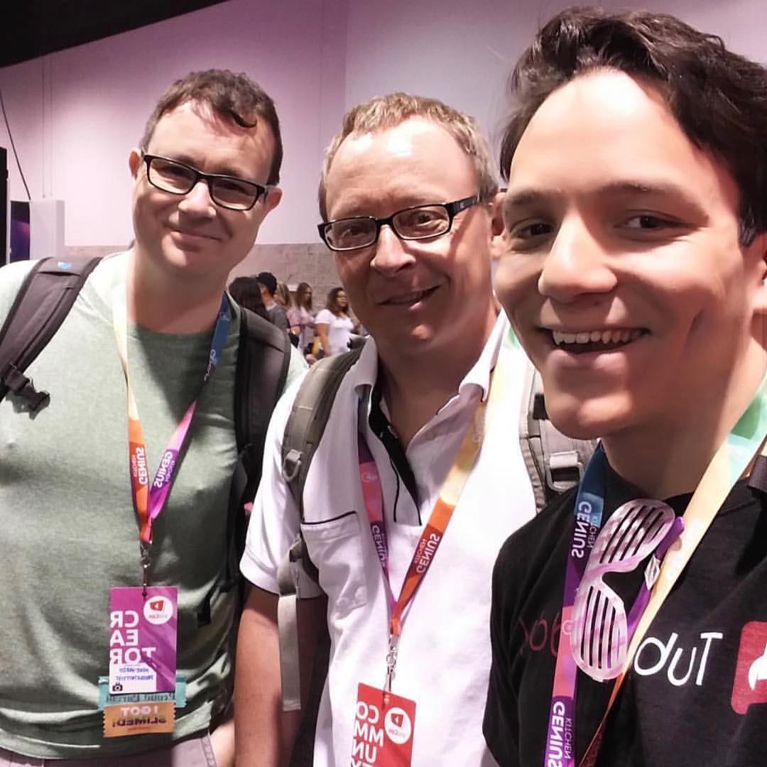 Todd_dot_LIVE's tweet photo. Mike Vardy @productivityist Andrew @andrewkanfilm of @tubebuddy at @vidcon #vidcon2017 #vidcon #youtube #youtuber #productivity https://t.co/TUkvhsp3Rx