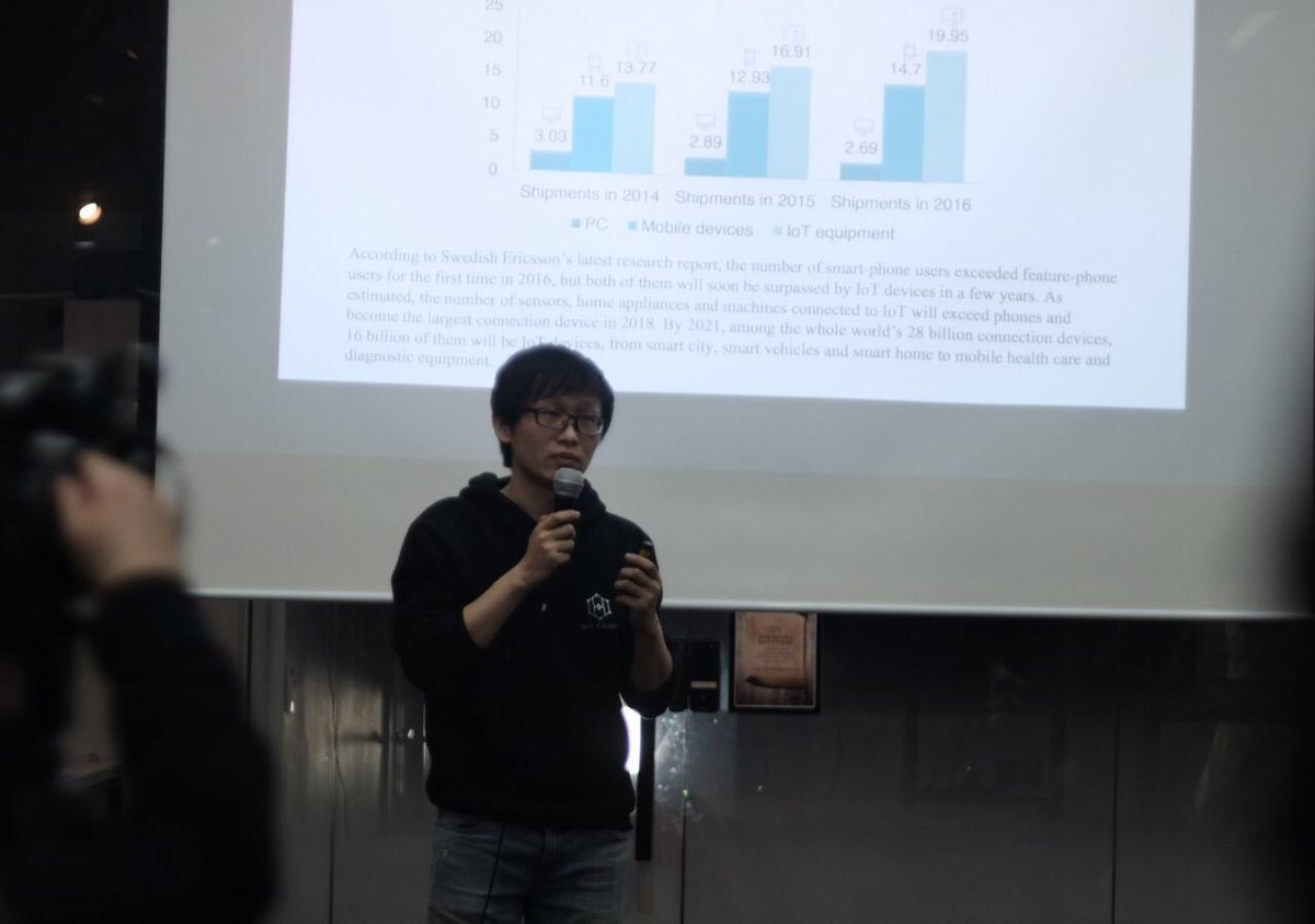 IoT_Chain's tweet photo. Our very own @rain_Peter presenting at #HashedLounge! Making waves in #Korea! $ITC #ITC #IoTChain #DAG #Crypto #CryptoCurrency #IoT #Hashed https://t.co/mtvnd1pSSp