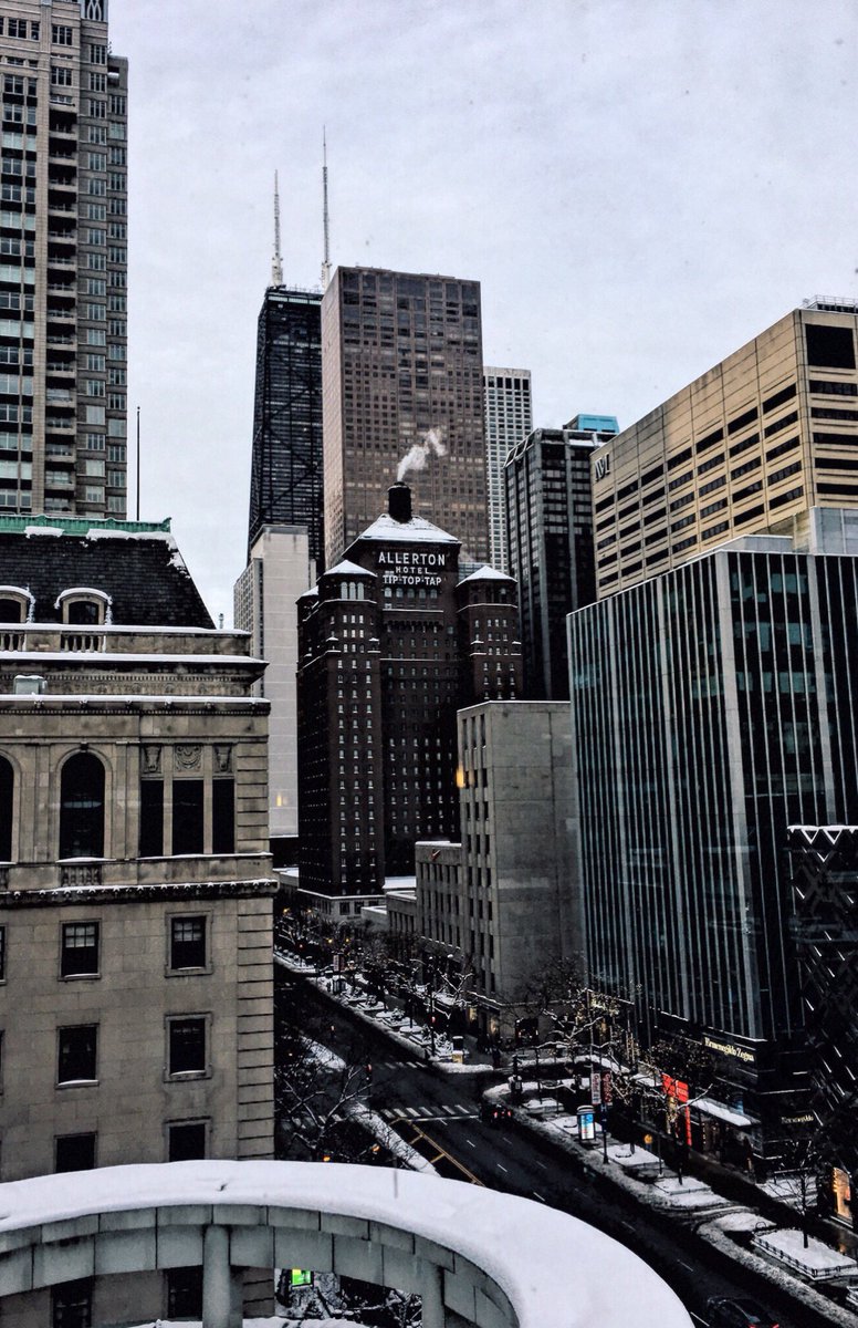 I believe falling in love with a city is just as exciting as falling in love with a person. Your senses become engaged and you simply feel more alive. 💕