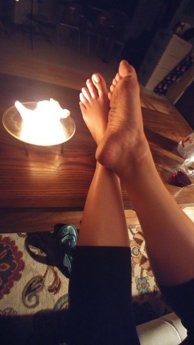 Long session day...Now a glass of wine, candlelight, and music. #metime https://t.co/isAxn8Kqx1<a href="/tag/metime"class="tags"><span>#metime</span></a>