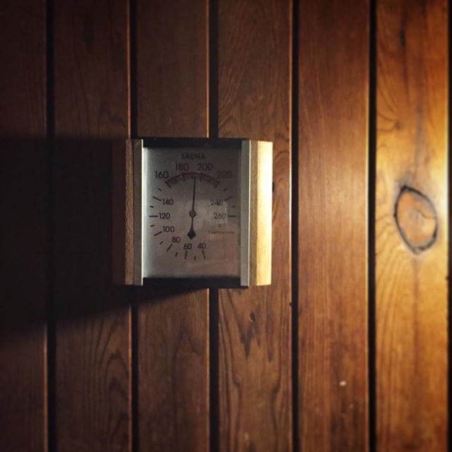tommychase01's tweet photo. So...ran, shoot, did a kettlebell workout and figured fuck I’ll try to melt myself again, but the sauna felt way hotter than normal and I wimped out at 25 minutes, usually it’s about 168°-175° it was 190° ouch. #archery #running #kettlebell #sauna #melti… https://t.co/rLAcyNpuZd https://t.co/qvgvwUHsvS