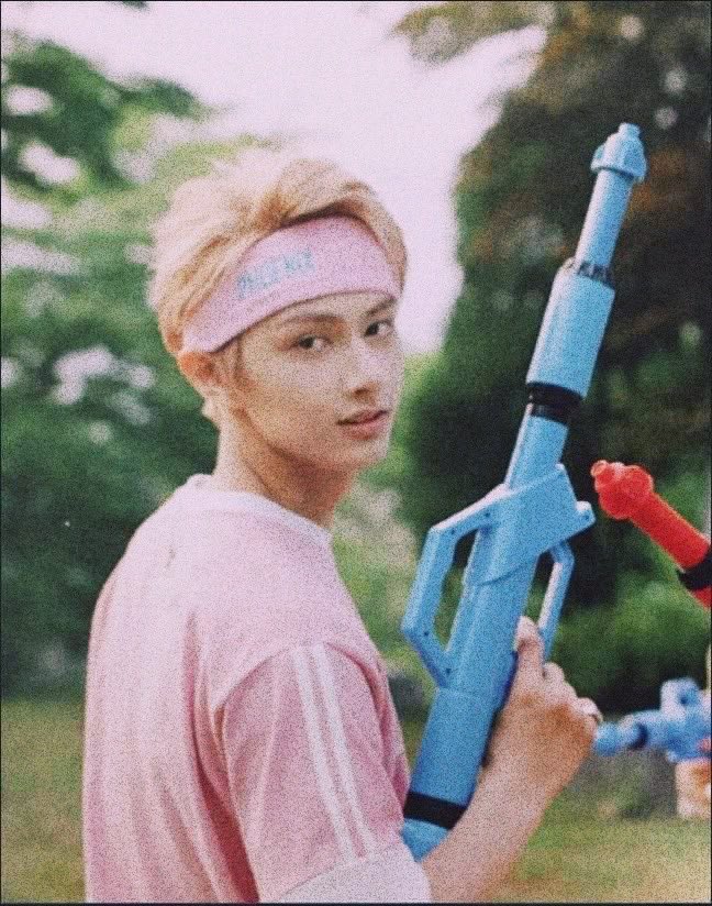 wjhvisuals's tweet image. —let's play with toys not with hearts 🌸🌿

#CaratSelcaDay
#17CaratSelcaDay