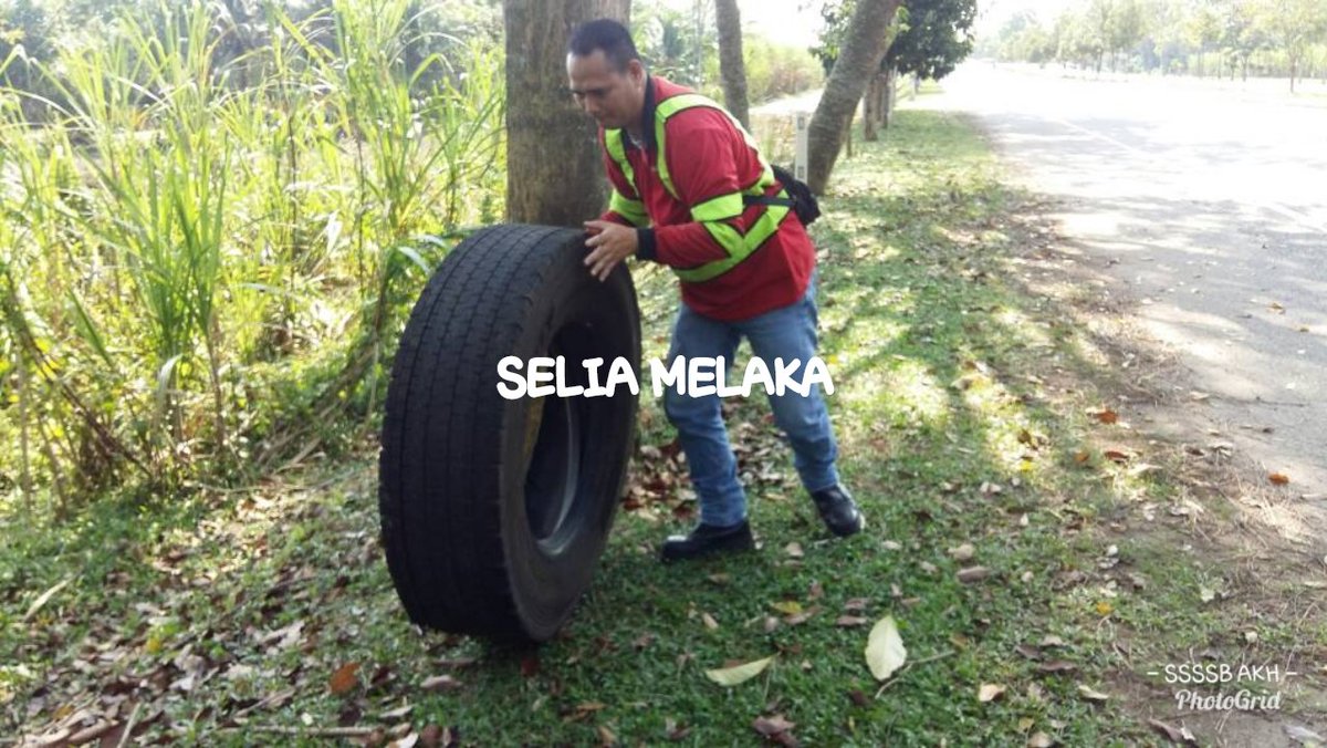 SSSSB_Melaka's tweet photo. 17.3.2018

#EmergencyTeamSelia sedang jalankan rondaan

Jumpa tayar buangan ini

Segera alih elak perkara tidak diingini

FT019 Lebuh AMJ Sek. 13.8 #TelokMas #MelakaTengah 

《Pengguna - Buanglah barangan ANDA ditempat yang sepatutnya》

#SeliaGroup #ZonSelatan #InfraRakyat https://t.co/zq8QvivZc8