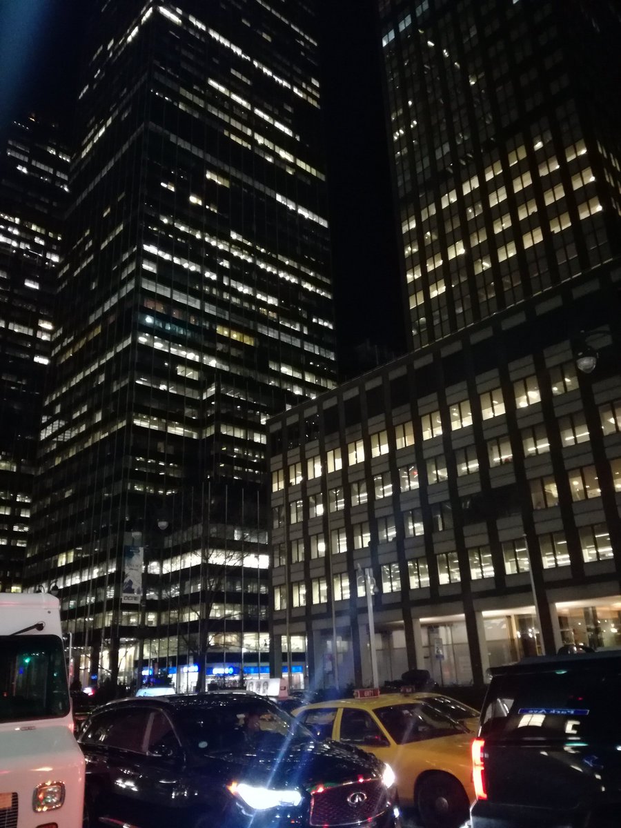 Psscl_'s tweet photo. Deslumbrado por la inmensidad de NY. Lleno de luces, colores y calles hasta donde alcanza la vista. @chicosdellab @masqlineas https://t.co/rO4Y84rLIl