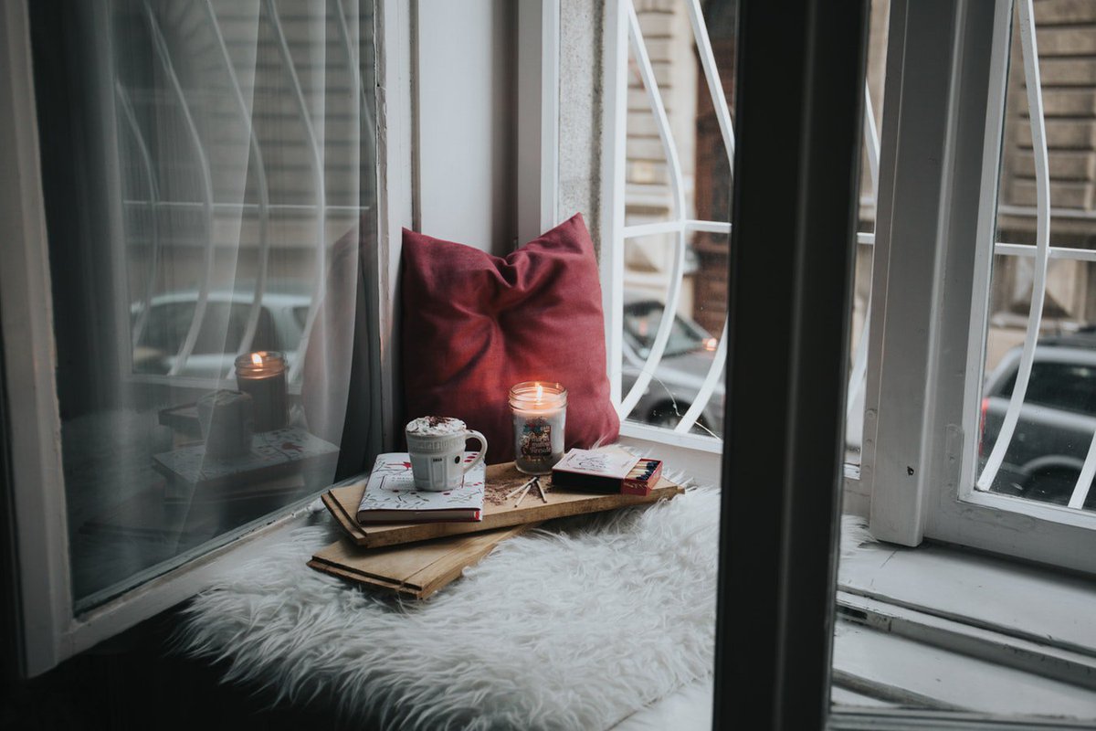 Who doesn't love a great, organic #scentedcandle? Not only do they smell heavenly, but they make your room super cosy, too! Here are 10 we love: eluxemagazine.com/homestech/best… <a href="/The_Bird_Box/">The Bird Box</a> <a href="/pairfum/">Pairfum - London's Niche Perfumery House</a> <a href="/WillowOrganic/">Willow Beauty</a>