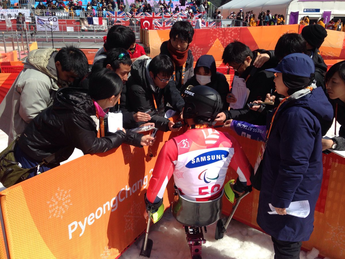 Les journalistes de presse écrite japonais  <a href="/2018Pyeonchang/">Pyeonchang 2018</a> 🇯🇵🖋 ...  En France la sous médiatisation  reste un handicap majeur pour le handisport #paralympiques <a href="/dubosc_franck/">franckdubosc</a> <a href="/PhilippeCROIZON/">Philippe Croizon</a> <a href="/LaProlon/">Patrick Montel</a> <a href="/lartot/">Matthieu Lartot</a> <a href="/ClemSarlat/">Clémentine Sarlat</a>  <a href="/LaurentEric/">Laurent Eric Le Lay</a> <a href="/Geraud_nimo/">Céline Géraud</a>