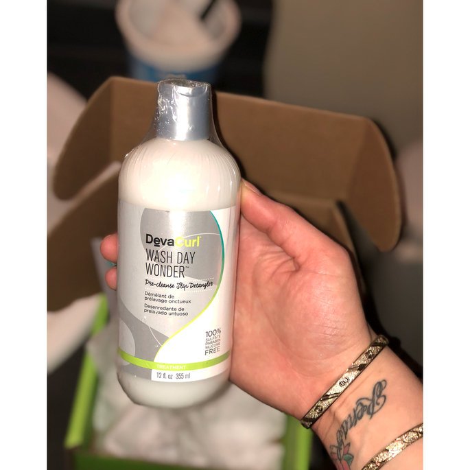 d3blanca's tweet photo. I just received my Devacurl voxbox and I’m suuuuper excited to try it Sunday night when I wash my curls! Ladies check back in with me later on this weekend for my review! Xoxo💋 https://t.co/LKvKtZLFLX