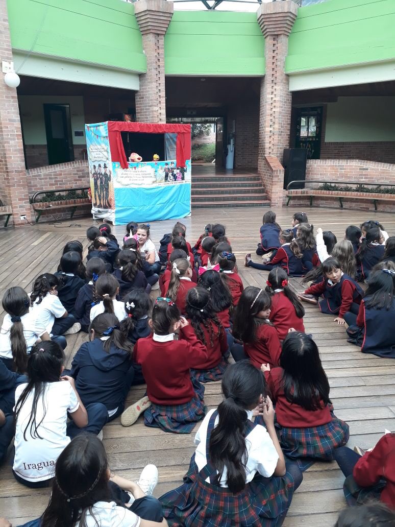 Ejercito_Div5's tweet image. 💢Héroes #Multimisión de la #BR13 con el apoyo del #BatallónAcciónIntegral5 llegaron con una jornada lúdico recreativa al Colegio San Rafael en #Bogotá, brindando alegría a los niños, niñas y adolescentes de esta institución.