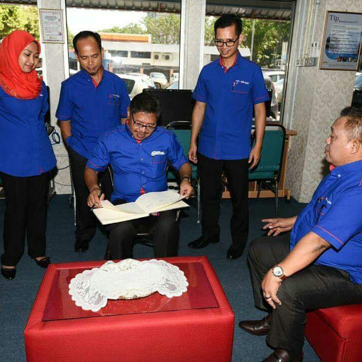 JapenSabah's tweet photo. KP @JPenerangan Malaysia, Dato' @ibrahman myampaikan amanat kpd pegawai&amp;kakitangan @JapenSabah dlm Majlis Perhimpunan Bulanan di Wisma Dang Bandang pagi tadi.Beliau meminta semua pegawai&amp;kakitangan menjalankan tugas mengikut Ikrar Perkhidmatan Awam selaras dgn kerajaan hari ini. https://t.co/LV7DDmhMMf