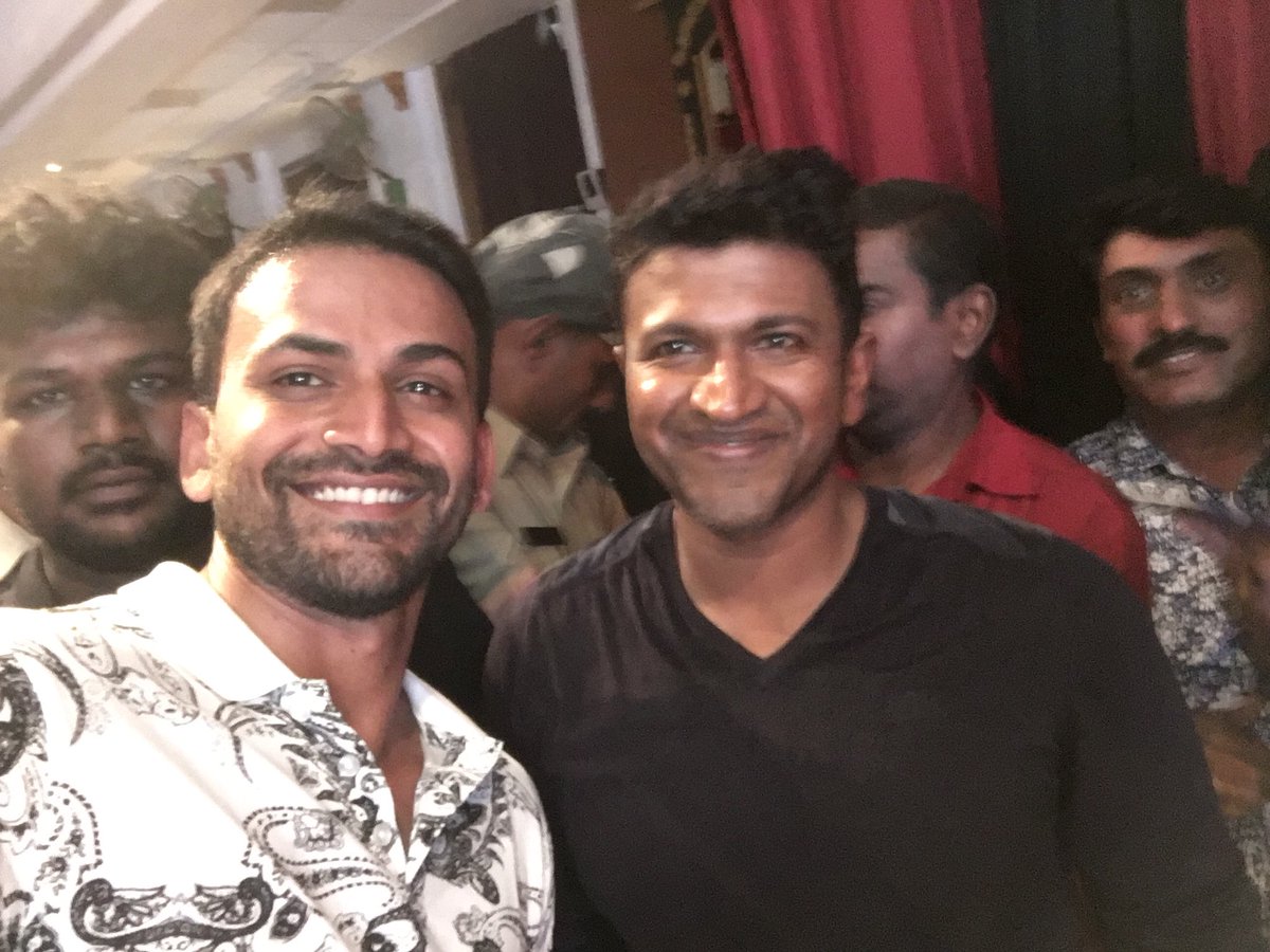 Dhananjayaka's tweet photo. Happy birthday Powerstar🎉🎊 @PuneethRajkumar https://t.co/xKpPPRzo5M