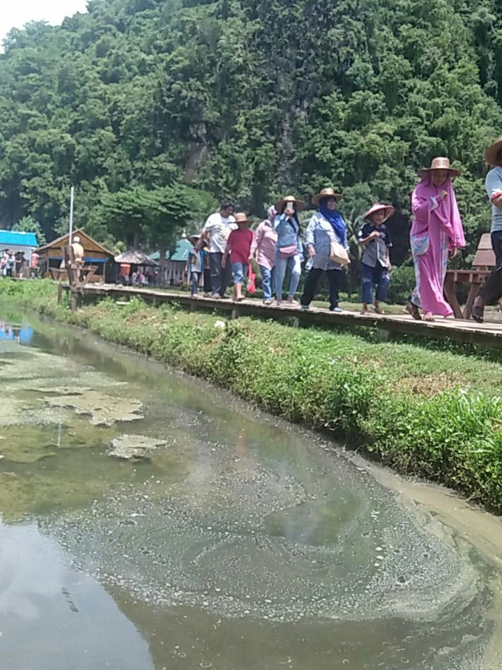 Lagi banyak pengunjung nih di rammang-rammang 👍👍😍😍😍
#GenpiGoesToMakassar
