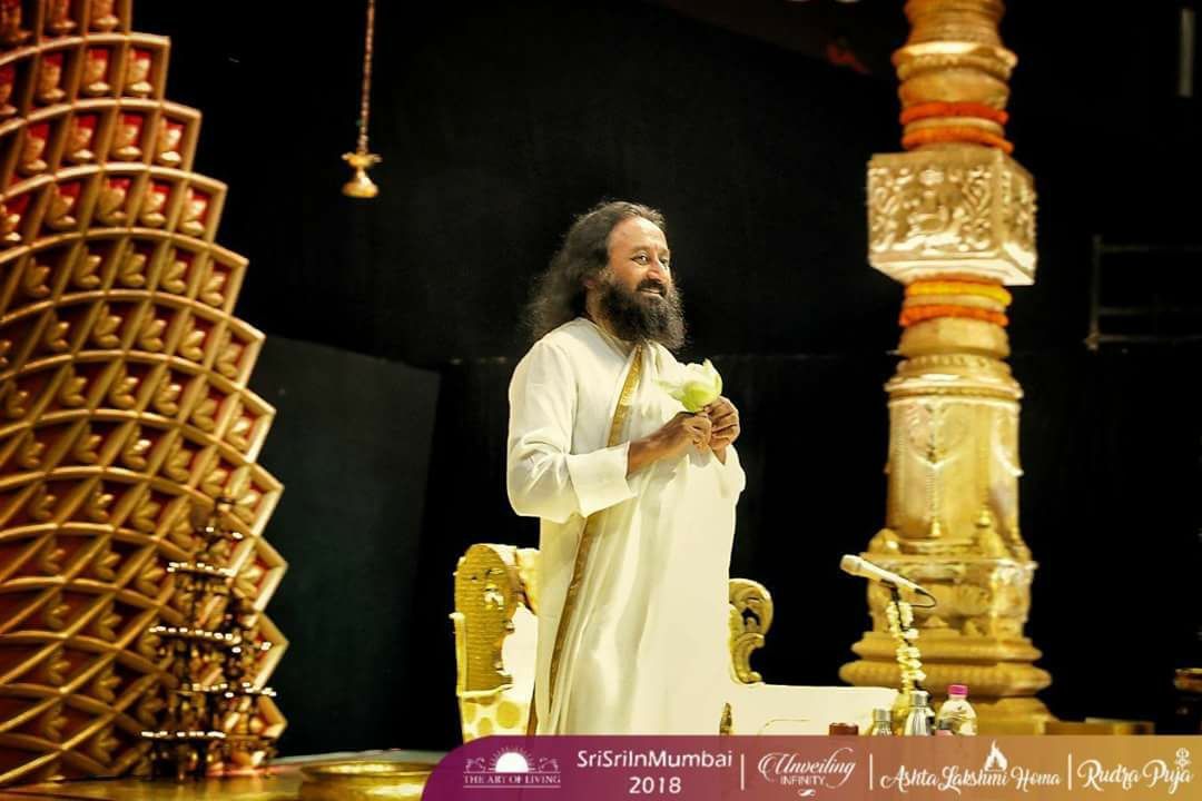 Learning and seeking wisdom is full of enthusiasm, all that you see around you is bound by time and space, let's go beyond everything with a perfect pace and unveil infinity with highest dignity under guidance of our Majesty 😇
#GurudevInMumbai #SriSriInMumbai