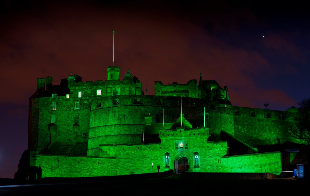 #EdinburghCastle lit up green for #StPatricksDay.
Wishing our #Celtic cousins a very #HappySaintPatricksDay!
#ScotSpirit #Edinburgh #Scotland #ScottishBanner #LoveScotland #Castle #Alba #ScotsIrish #TheBanner #SaintPatricksDay #ThisIsEdinburgh