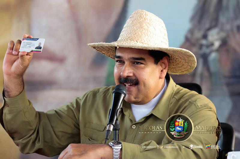 CarnetDLaPatria's tweet photo. Gracias a los nuevos mecanismos de inclusión con el @CarnetDLaPatria nuestro Presidente @NicolasMaduro continúa trabajando incansablemente contra la guerra económica por el bienestar y la #ProteccionSocialParaTodos porque #SomosVenezuela https://t.co/weJDOe2ys2
