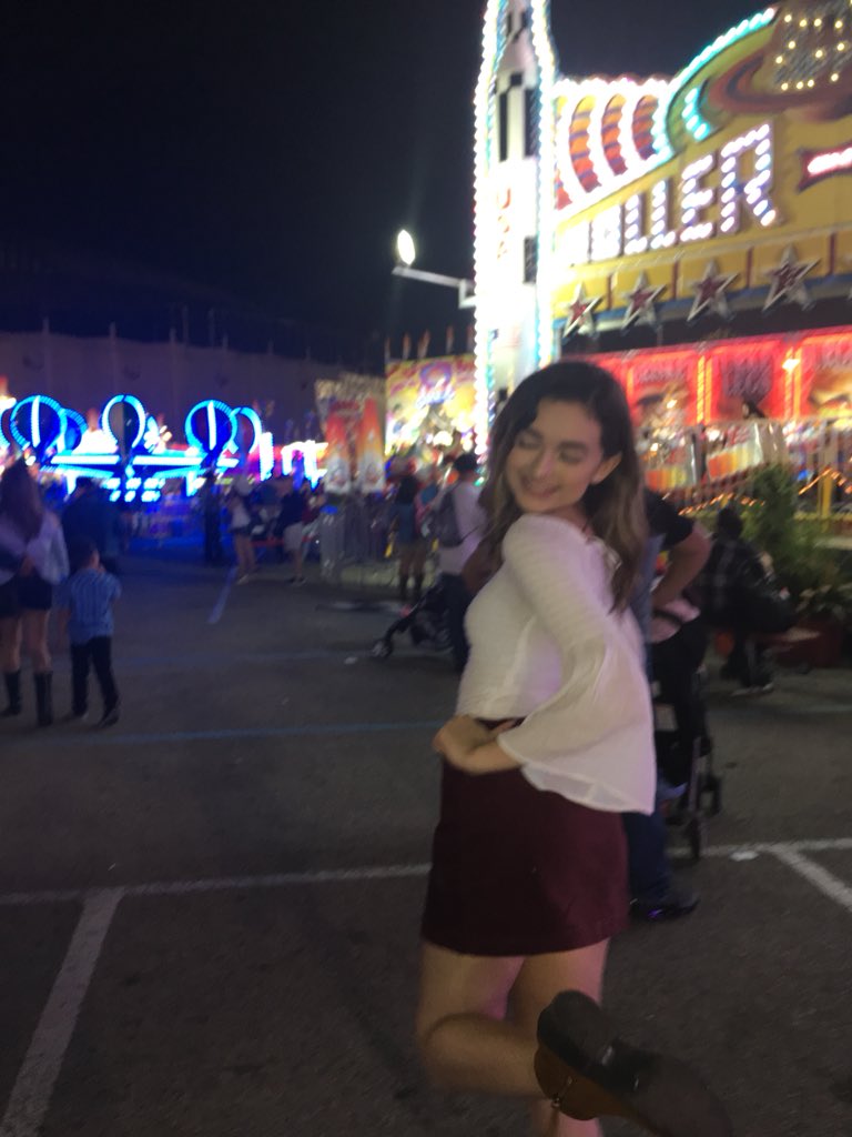 naomirdzzz's tweet photo. my kinda friday night 🌟⭐️✨💫 #HLSR2018 https://t.co/KHWDwGDUXi