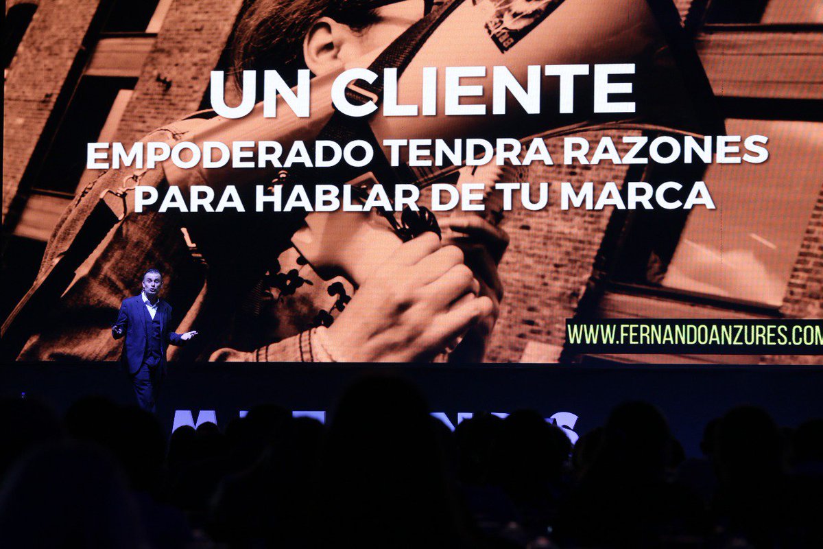 cap_paraguay's tweet photo. "Tu comunicación tiene que terminar en conversaciones y las conversaciones en interacciones, así éstas se convertiran en transacciones". @fanzures en #MKTrends #YearToDisrupt #revistacap #noticap https://t.co/ZLakTfGyXE