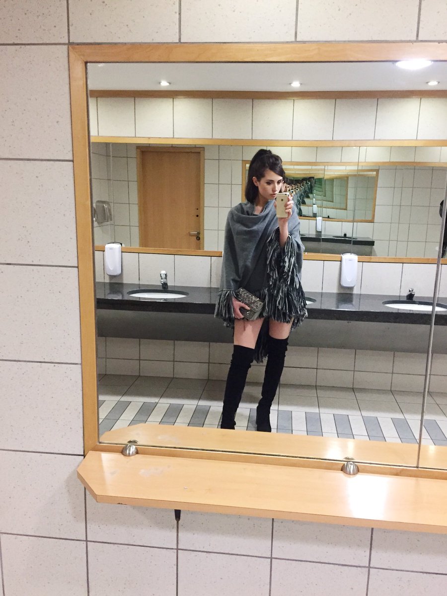 your_Lawless's tweet photo. I love ponchos for so many reasons, mainly because it hides my chocolate belly. I found an amazing selection for you ladies today on https://t.co/8h9gTofvas #lawless #irishstylist #mywardrobe #springfashion #staylawless https://t.co/BOTwPUtEyp