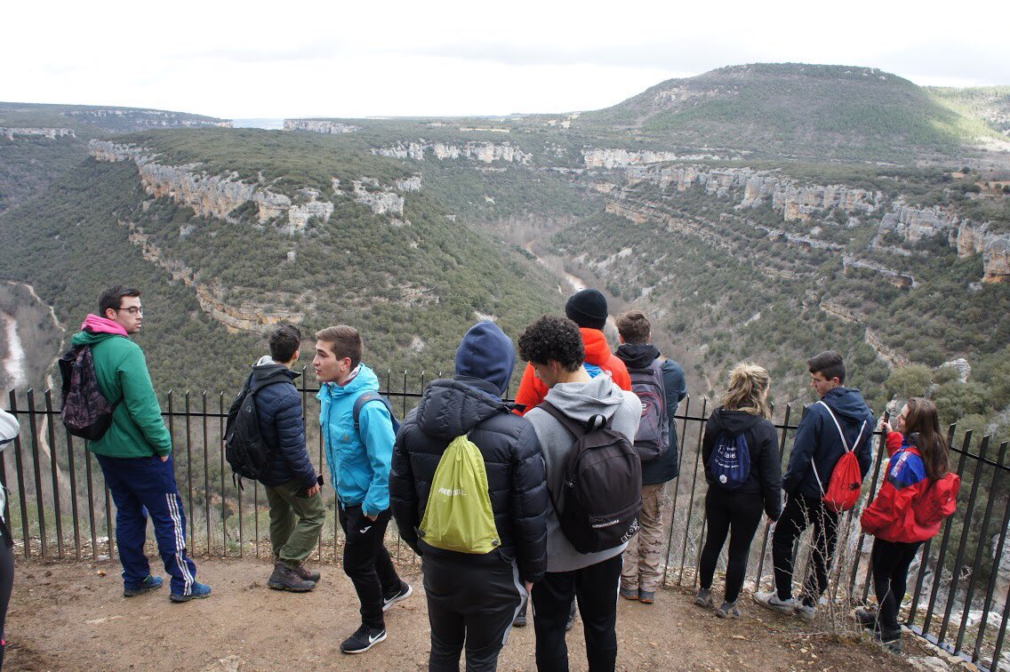 UI1TAFAD's tweet photo. Nuestros alumnos de primero disfrutando de una de las rutas clásicas de la provincia de Burgos #CañondelEbro #TAFAD #ActividadesEnElMedioNatural @ui1Universidad https://t.co/O46TrWQr2V
