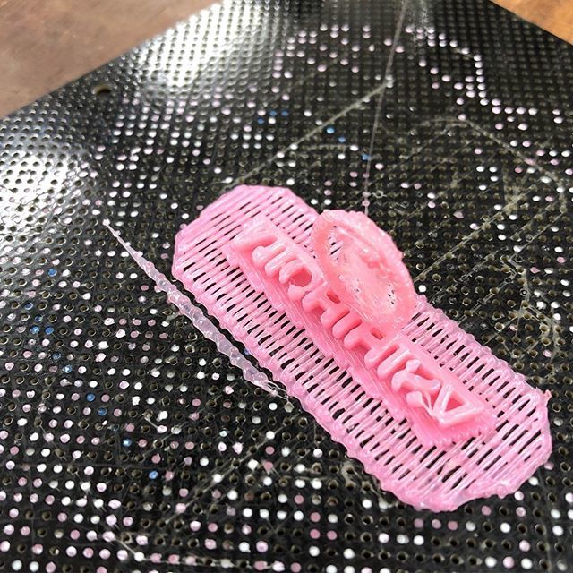 cre8_base's tweet photo. 本日のファブCAD教室を受講されたお客様が、講座の後に早速3Dプリンターを使って出力してくださいましたよ♪習ってすぐに出力できるのもcre8のオススメポイントです♪#cre8base #fabcube #ワークショップ #3dcad #3dプリンター #ファブcad教室 #fusion360 https://t.co/pD3jyaxZMy https://t.co/QyaB7ERajr