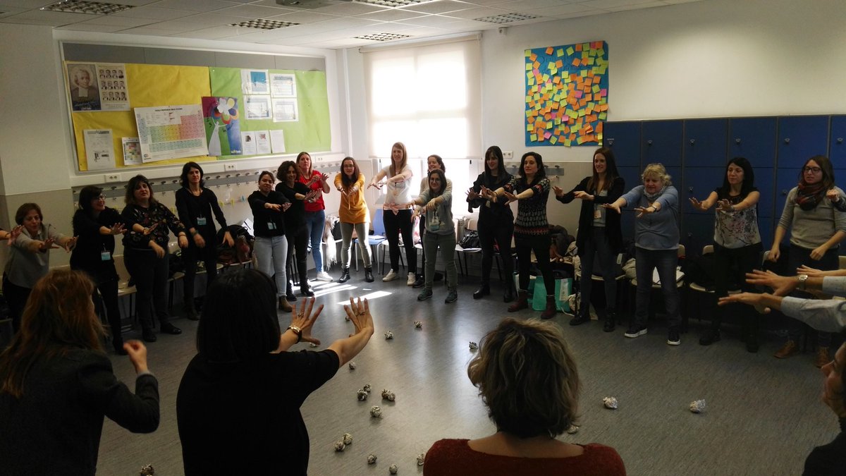 JEmocional's tweet photo. Treballem l'enuig 🙅😤 a infantil i primària 👧👨 amb l'Élia i la Mari Creu #regulacióemocional #consciènciaemocional #cercantmacalma #ensformem #JEE2018 https://t.co/0PZx0ddVzz