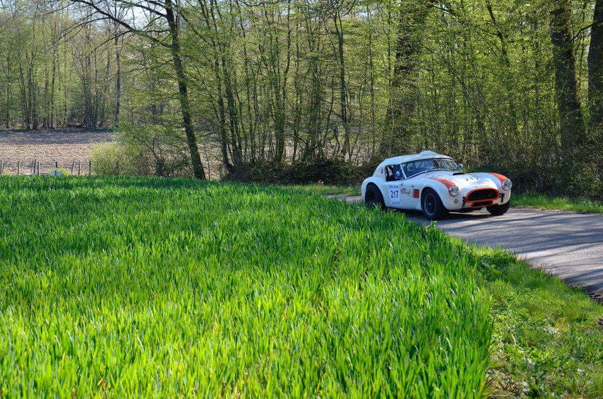 vintage_pic's tweet photo. Hello ! #tourauto2016 #acbristol https://t.co/eJbWy4u5Ka
