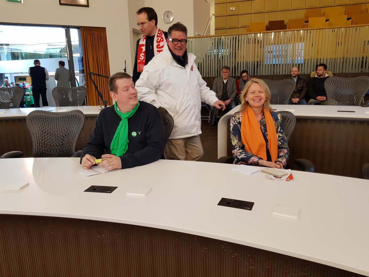 Het #verkiezingsdebat van <a href="/radiolelystad/">Radio Lelystad</a> staat op het punt te beginnen. Onze lijsttrekker <a href="/JW_Sparreboom/">Janneke Sparreboom</a> is er klaar voor! Luister live mee via 90.3 FM!