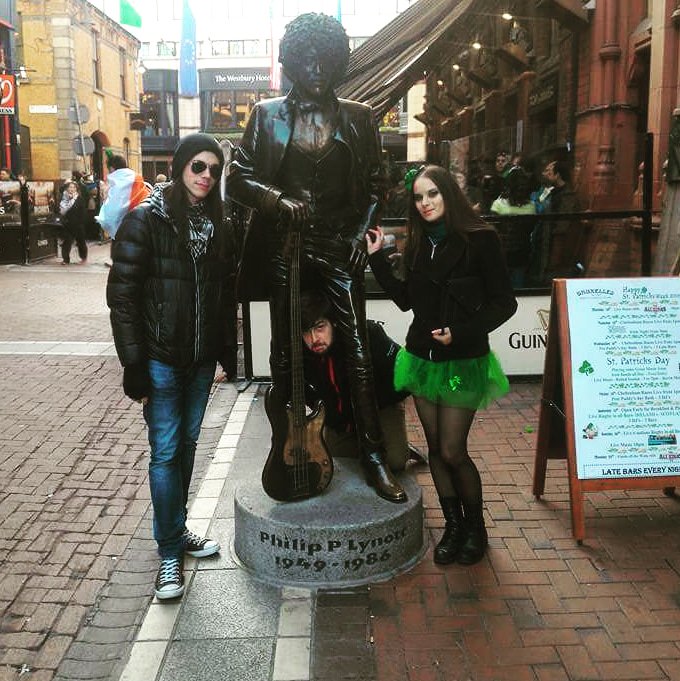 TFB__official's tweet photo. HAPPY ST PATRICK'S DAY everyone! Here is a nice memory of us with the one and only #phillynott two years ago before playing in #belfast. Also, happy birthday to our very first song "A song for Phil" written by @holymarypoppins 7 years ago on this day. 🇨🇮☘️🌈🍻🥃 https://t.co/pIOLZ2RLXU