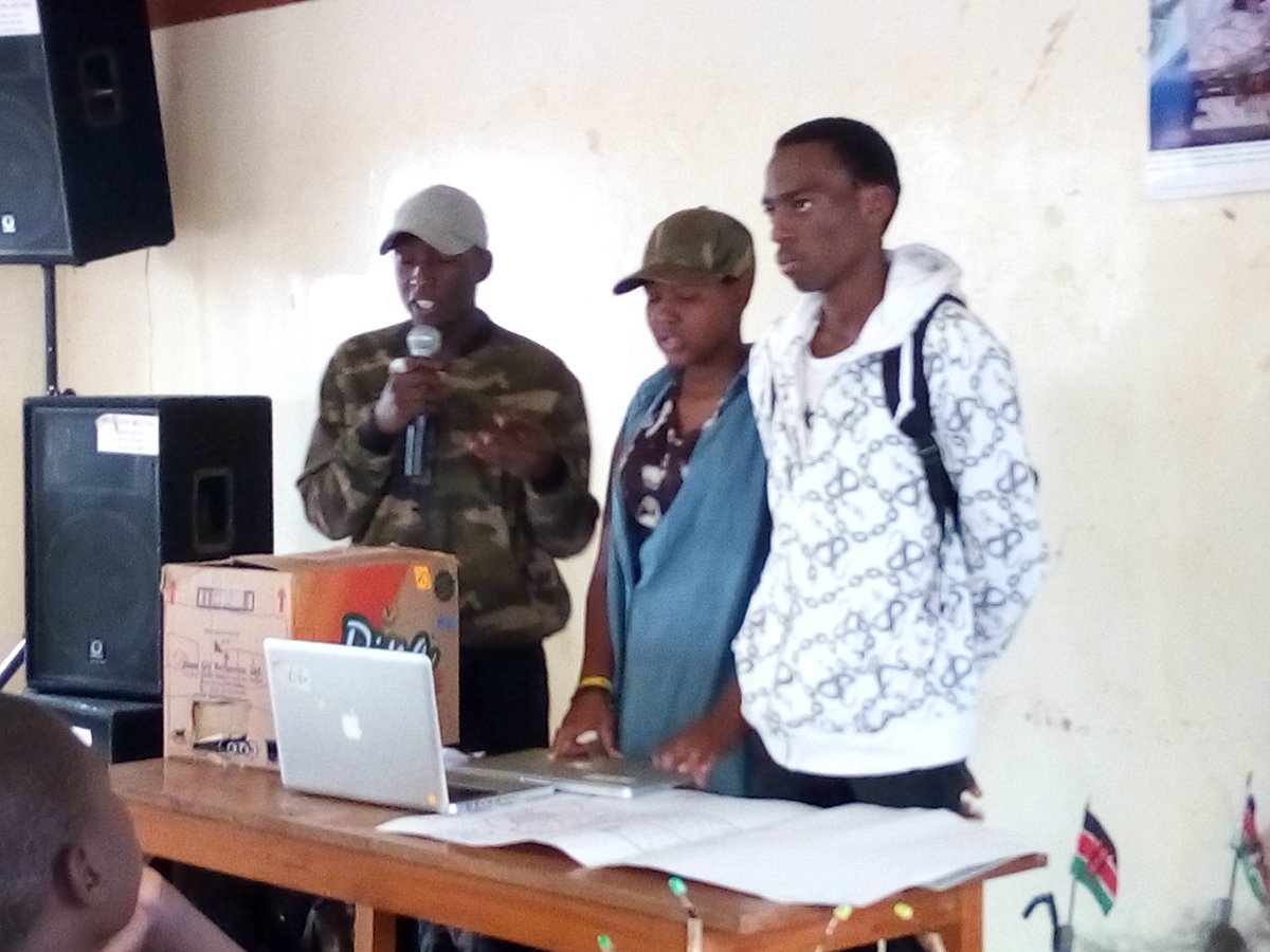 globalminimum's tweet photo. An automatic car that senses obstacles and alerts the driver of impending danger. Team Demakasa make their presentation at the #GeniusEvent. #7daysofgenius @92Y #innovation #Nairobi https://t.co/F3DfiJJguK
