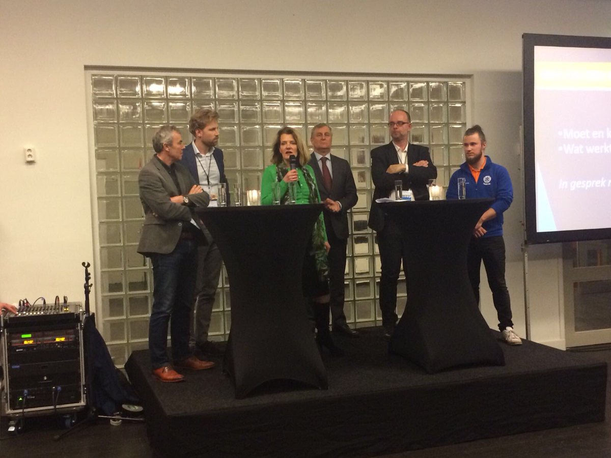 TiBoes's tweet photo. MBO antwoord op de veranderende arbeidsmarkt en noodzakelijk voor grote groep mensen die ook daaraan willen (blijven) deelnemen. Mooi gesprek bij #Worldskills #SBB https://t.co/LQMaAqLqT6