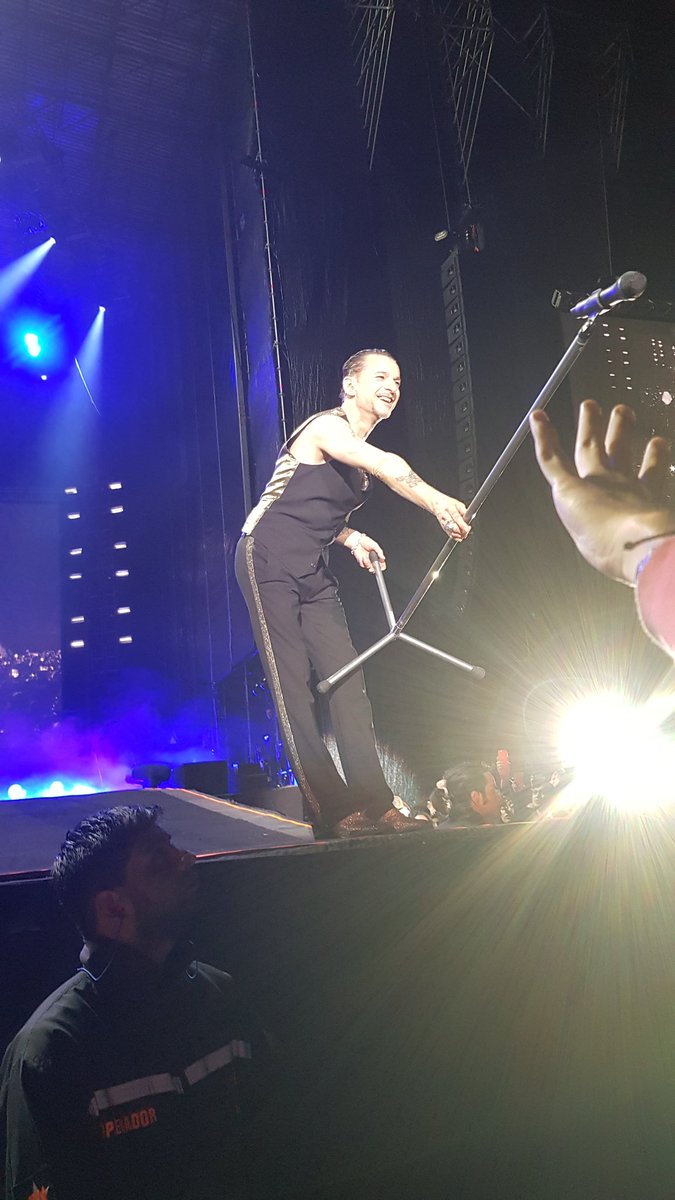 DMDevotion_Peru's tweet photo. Conciertazo @depechemode  en Bogotá 
Mañana canino a Lima 😍 https://t.co/SfZuRADROz