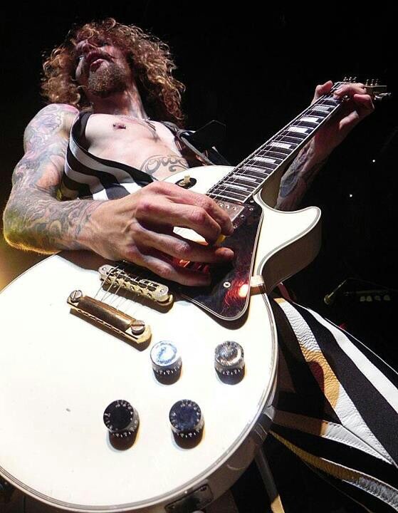 Happy 43rd Birthday To Justin Hawkins - The Darkness And More. 