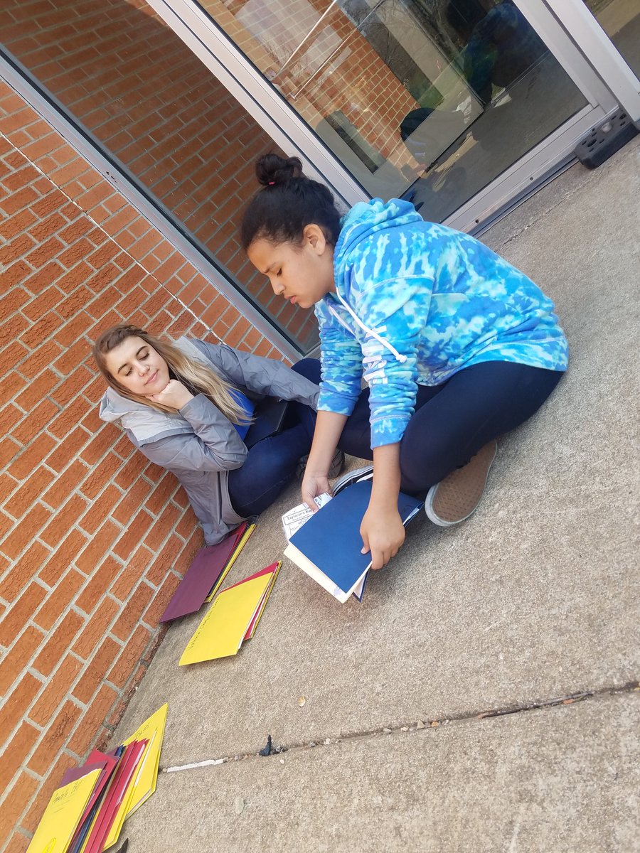 jc_sotallaro's tweet photo. Amazing day today! I love hearing kids talk about their learning and taking ownership. They taught me so many things today! #DecaturMiddle #studentledconferences #cultureoflearning @CoachJohnUnger https://t.co/a6IT2CSZlM