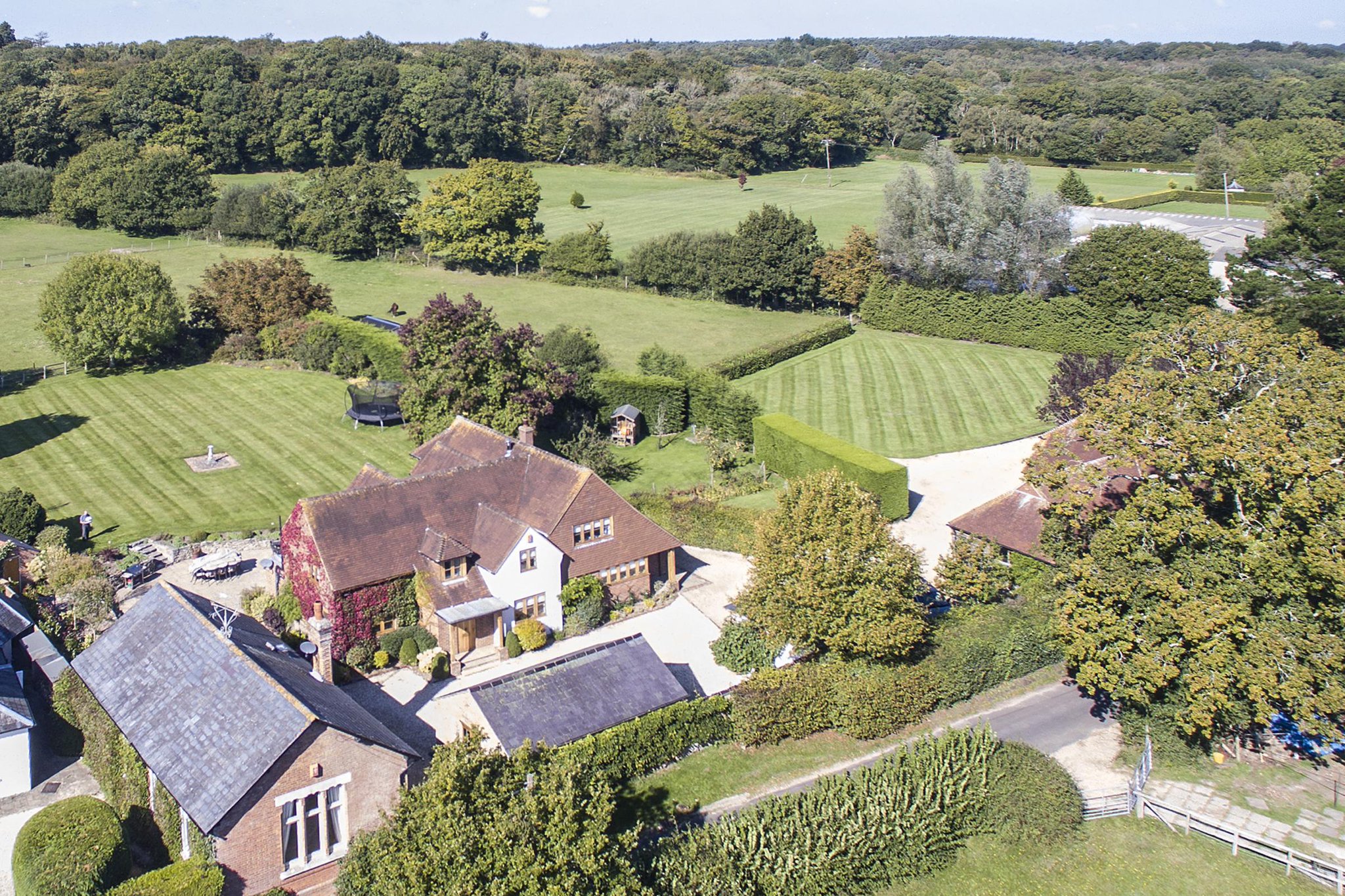 Daily Echo on Twitter "PHOTOS Inside the £2.3m New Forest home up for