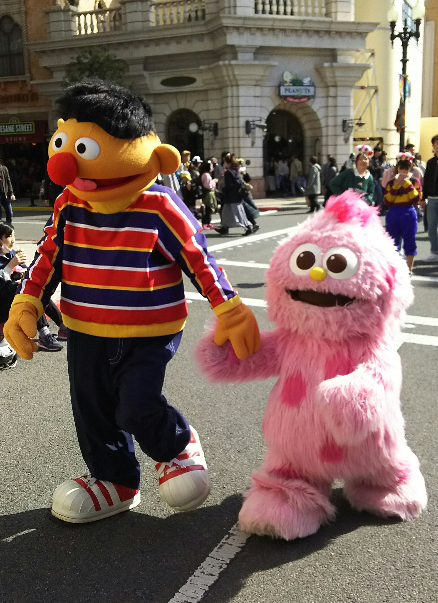 Twitter 上的 ひでくん モッピーハウス前でセサミストリートのキャラクター達と触れあった後は久し振りにフライングダイナソーに乗るのに並んでますが 最近の平日に比べたら待ち時間はあまり変わらないと思いますが シングルで行ってきます Usj Usj Now ユニバ Twitter 上的 ひでくん モッピーハウス前でセサミストリートのキャラクター達と触れあった後は久し振りにフライングダイナソーに乗るのに並んでますが 最近の平日に比べたら待ち時間はあまり変わらないと思いますが シングルで行ってきます Usj Usj Now ユニバ