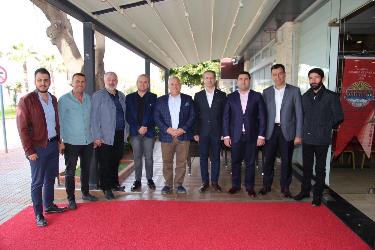 MehmetSahinAlny's tweet photo. 5. Geleneksel Kahvaltılı İstişare toplantılarımız devam ediyor. Odamızın gerçek sahibi üyelerimizi kapıda karşılıyoruz. #üyelerimizinsorunlarınıntakipçisiyiz #BizBüyükBirAileyiz #altso https://t.co/1Hd9VjPWr8