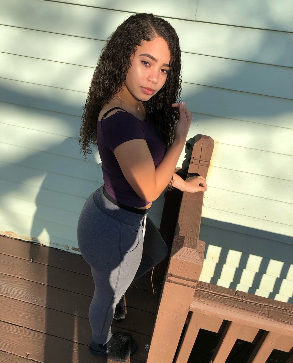 moniiivas's tweet photo. Something casual💜 https://t.co/SNa4l3IURs