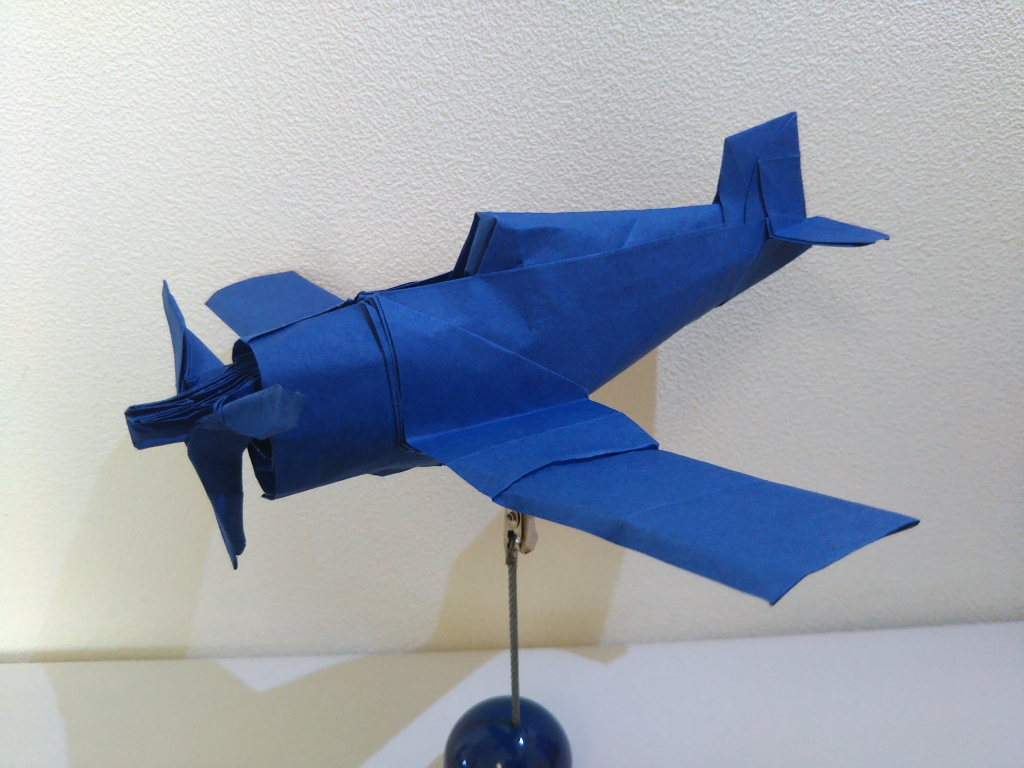 Taon Taon Pa Twitter Grumman F6f Hellcat Origami Designed By Taon 折り紙作品 紙飛行機 太平洋戦争中盤から投入された 米海軍の艦上戦闘機です 堅実な設計ながら 良好な操作性と圧倒的な馬力 高い防弾性能で日本軍の零戦を圧倒しました ふっくらとした特徴