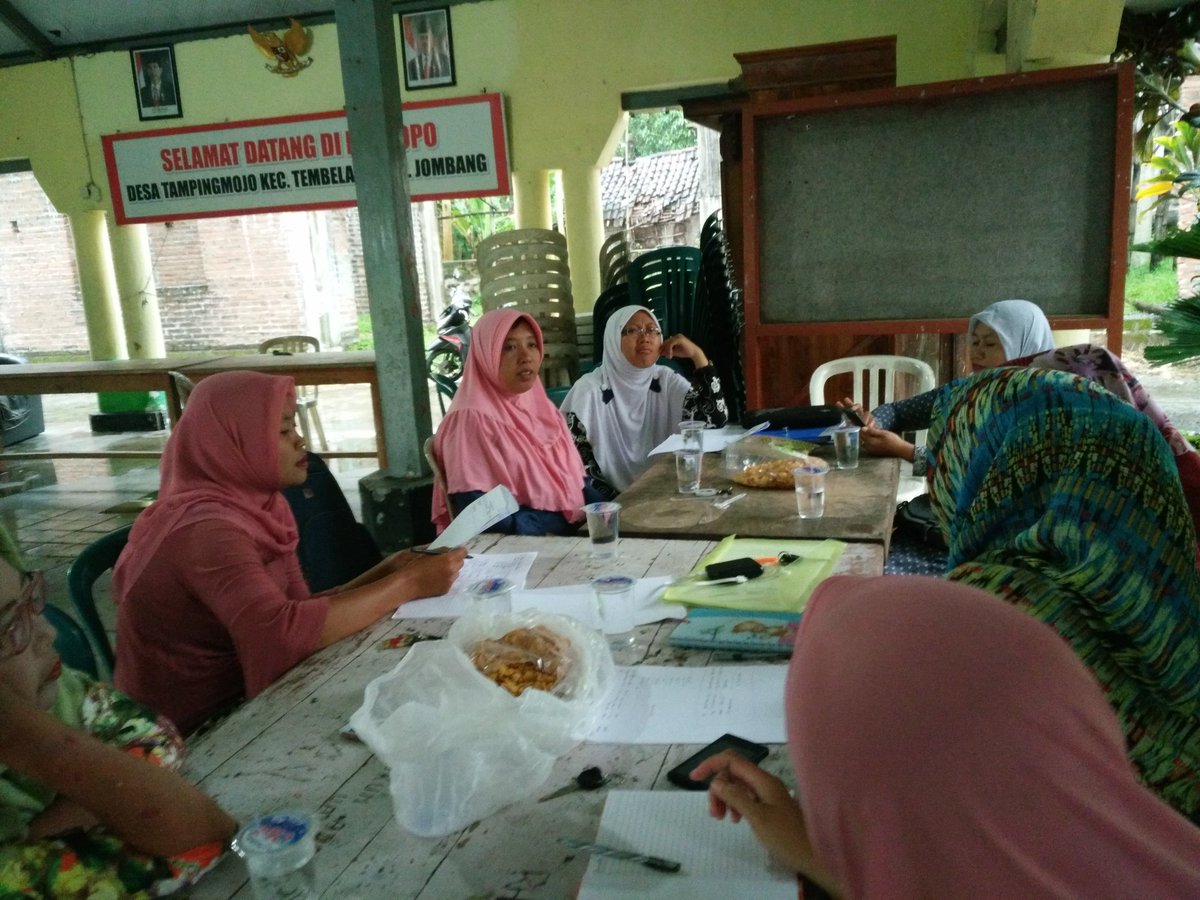 LAILYFITRIYAH11's tweet photo. Fasilitasi RKA PKK dan Posyandu TA 2018 Desa Tampingmojo
#BhaktiPendampingDesa 
#ManfaatDanaDesa 
@anwsanusi 
@fachrilabalado 
@kpw4jatim 
@DewantoAndry 
@P3MDJombang https://t.co/lD8kYJ9hRK