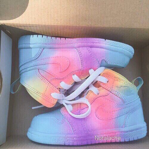 street_wars123's tweet photo. お洒落だよね❤︎💕
NIKE可愛い〜

欲しいと思ったらRT✔️ https://t.co/8gOw7hVizE
