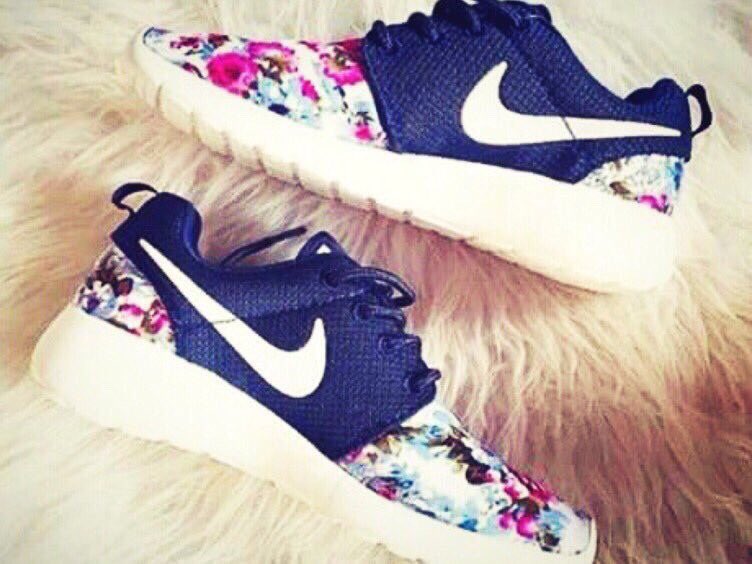street_wars123's tweet photo. お洒落だよね❤︎💕
NIKE可愛い〜

欲しいと思ったらRT✔️ https://t.co/8gOw7hVizE