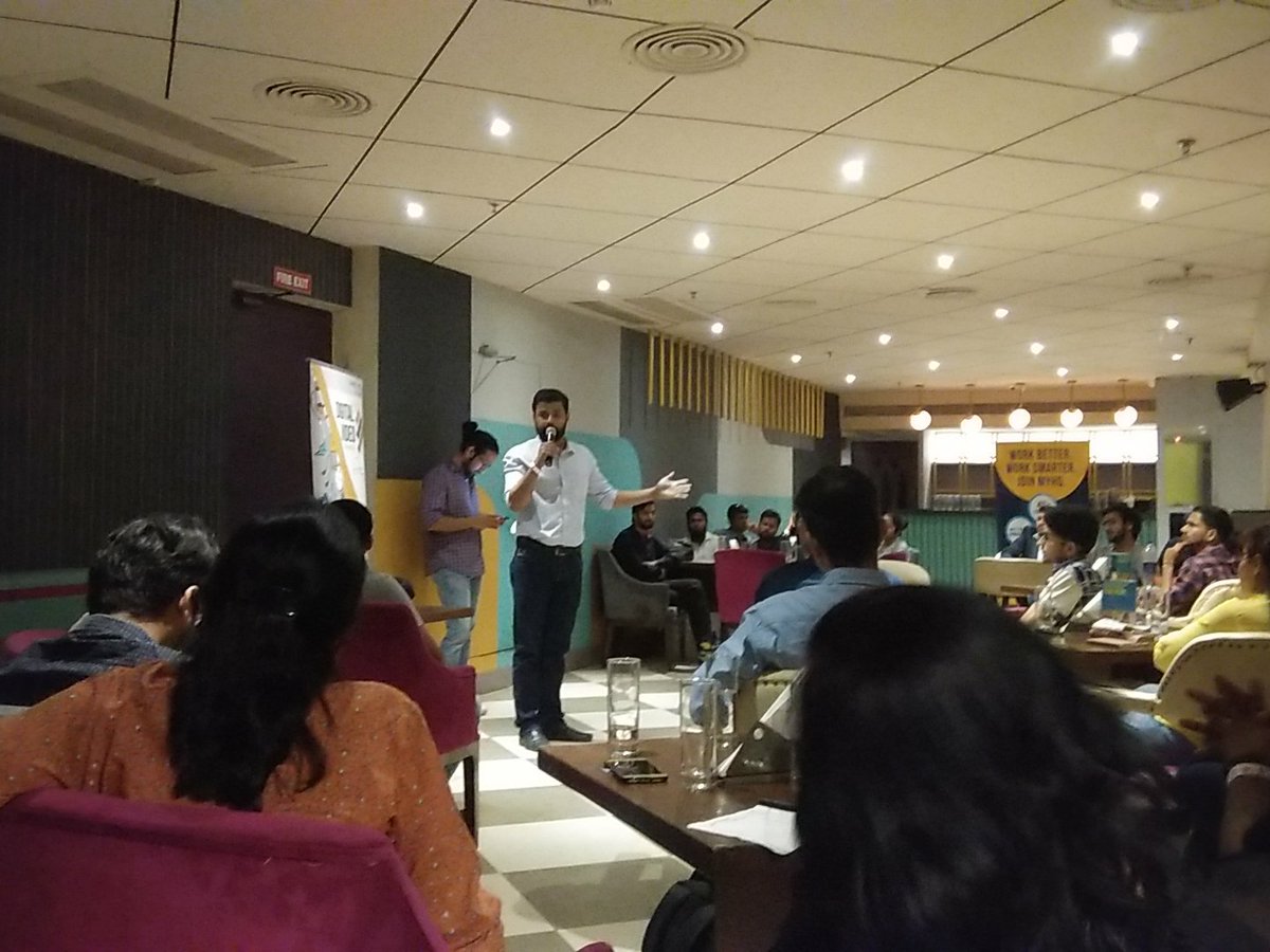 sitansusekhar's tweet photo. @subratkar co-founder @vidoolydotcom at #digitalvideomeetup2018 @SekharSm #video #digitalvideo #monitization https://t.co/6v6QMBq2CQ