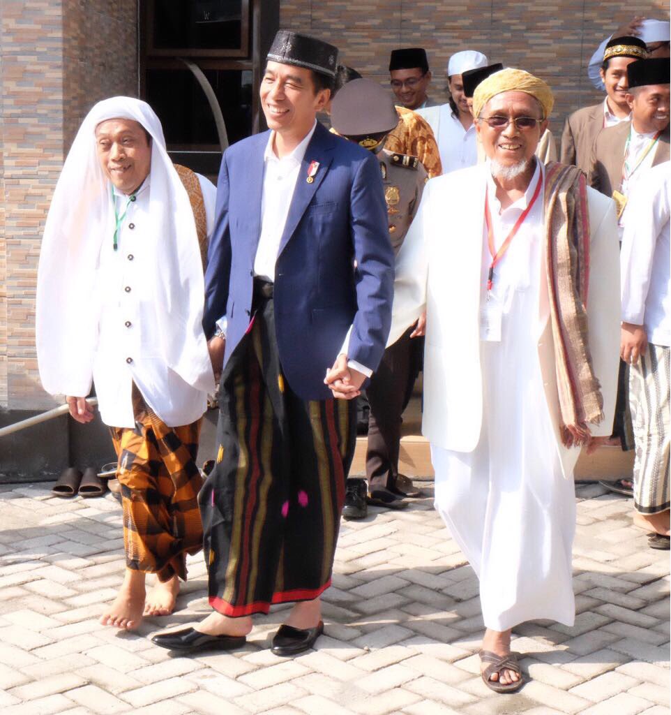 Presiden dan Mentri-Mentri yg santri, tawadlu’ dg kyai dan tegas dalam memimpin <a href="/cakimiNOW/">A Muhaimin Iskandar</a> <a href="/nu_online/">NU Online</a> <a href="/pbpmii_official/">PB PMII</a> <a href="/IKAPMIIJATIM/">IKA-PMII Jawa Timur</a> <a href="/PBIKA_PMII/">PB IKA-PMII</a> <a href="/imam_nahrawi/">Imam Nahrawi</a> <a href="/hanifdhakiri/">MHD</a> <a href="/jokowi/">Joko Widodo</a>
