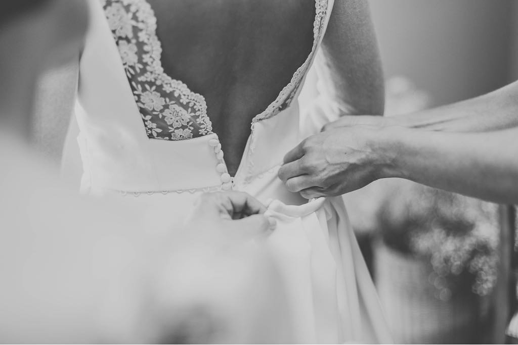 Nos encanta este detalle de la espalda 😍
#polnunezsiquiero #novias #diseñadoras #diseño #wedding #weddigdress