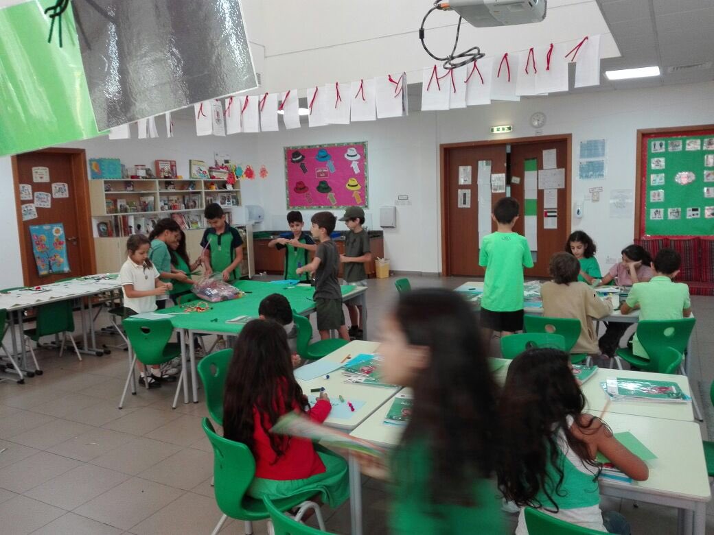 abeer17343246's tweet photo. #gcsgreenday #behappybegcs The fourth grade creates cards and appeals to the preservation of the green environment(Arabic A students feel responsibility) https://t.co/j53LkKRrFQ