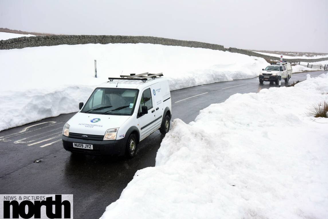 My working week in pictures: Mist lingers around Yanwith Hall, Cumbria at dawn, 100,000 crocuses bloom at Wallington Hall, Shepherd’s warning sky over Darlington &amp; deep snow in Teesdale. @SnapYourWorld <a href="/StormHour/">#StormHour</a> #uksnow
